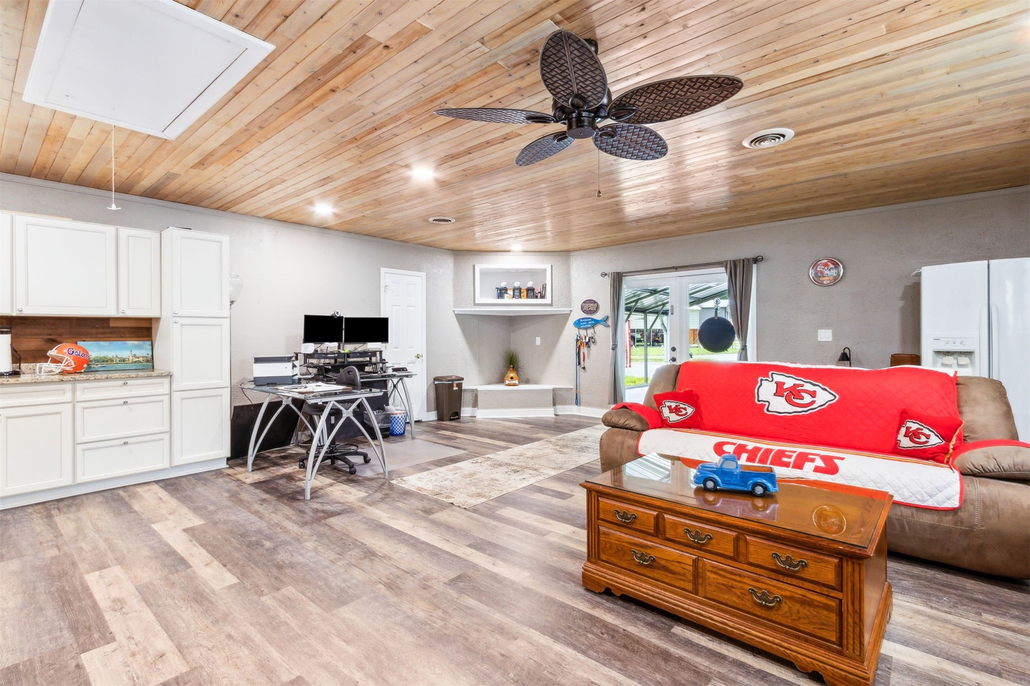 95210 Cook Road Fernandina Beach, FL 32034 - Photo 21 of 70 a bedroom with furniture and a flat screen tv