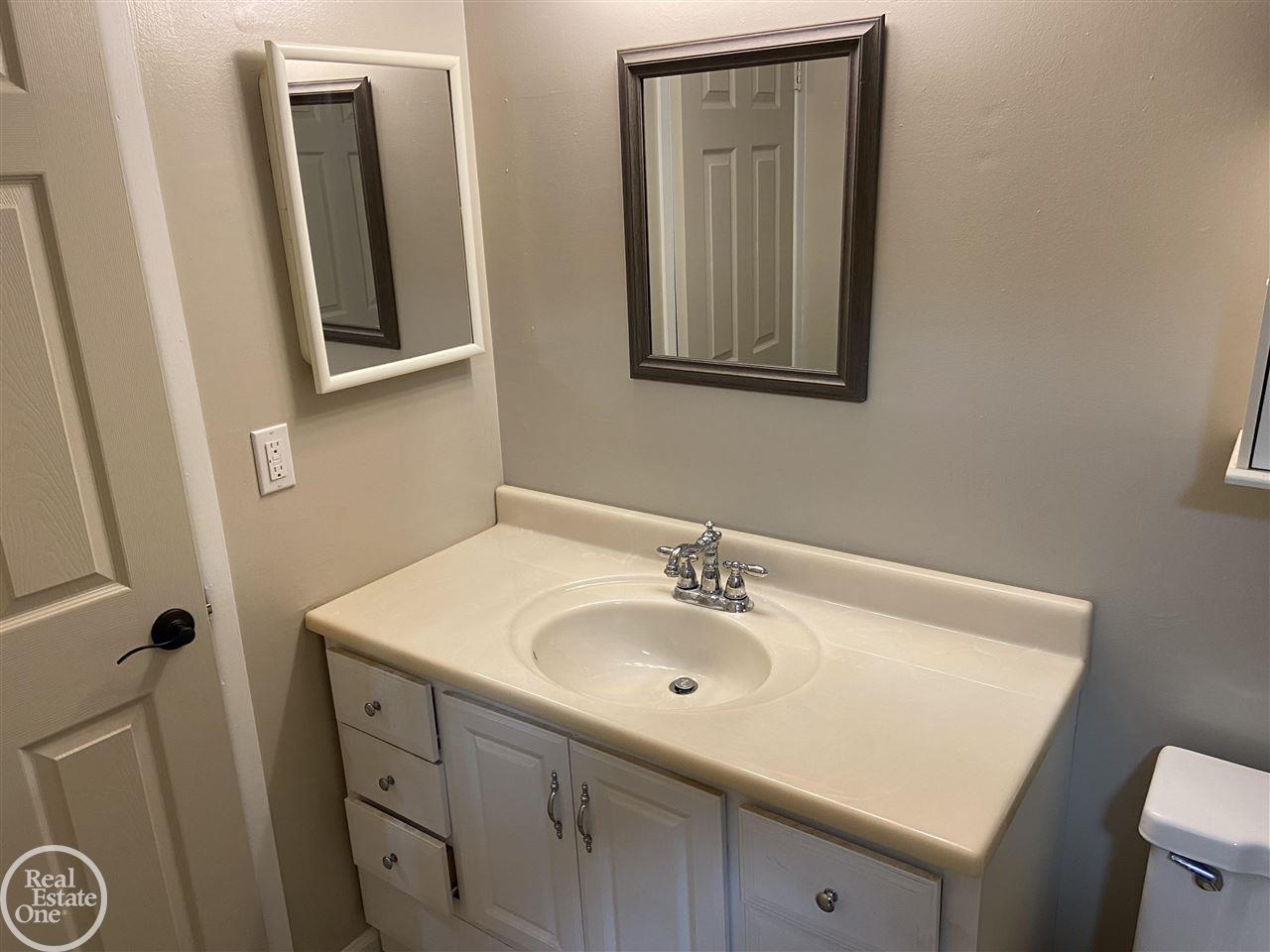 29165 Hayes Road, Unit 11 Warren, MI 48088 - Photo 13 of 20