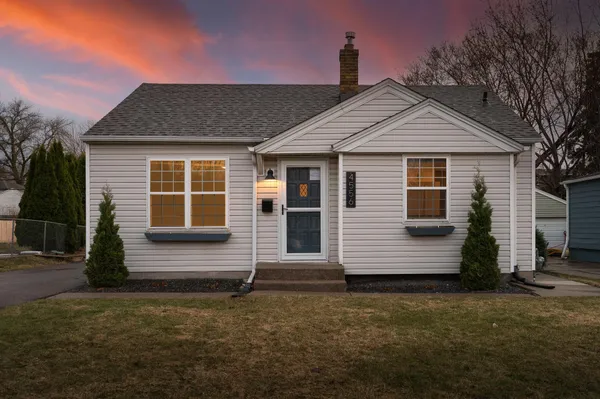 $275,000 | 4556 Heights Drive, Columbia Heights, MN 55421