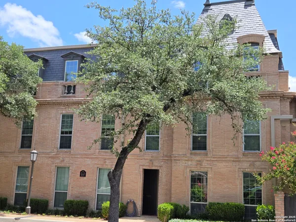 $1,900 | 7707 Broadway, Unit 24A, San Antonio, TX 78209