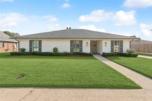 $545,000 | 53 Woodlake Boulevard, Kenner, LA 70065