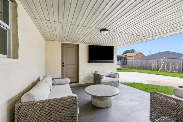 $545,000 | 53 Woodlake Boulevard, Kenner, LA 70065