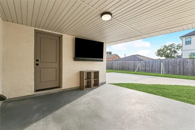 $545,000 | 53 Woodlake Boulevard, Kenner, LA 70065