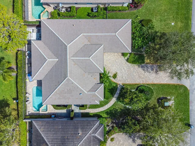an aerial view of house with yard and green space