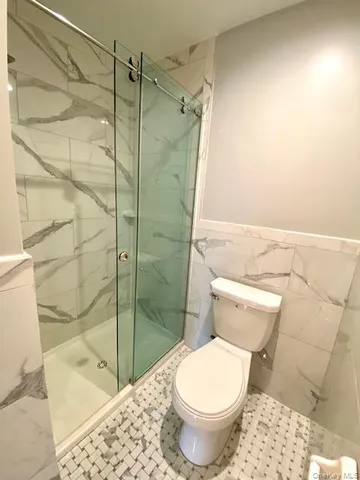 $3,955 | 40 Westwood Drive, Unit 51, Westbury, NY 11590