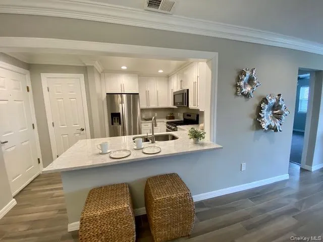 $3,955 | 40 Westwood Drive, Unit 51, Westbury, NY 11590