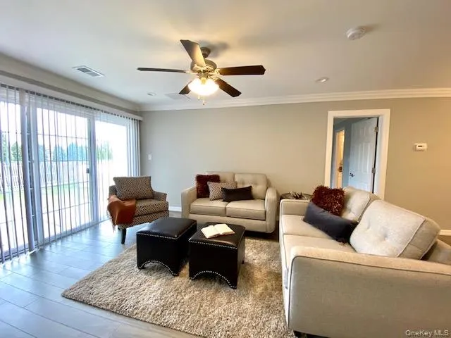 $3,955 | 40 Westwood Drive, Unit 51, Westbury, NY 11590