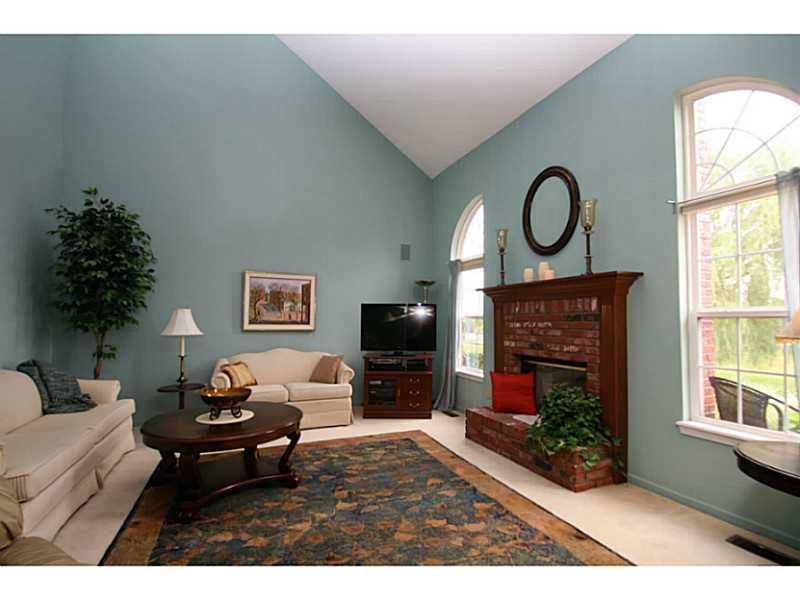 7921 Islay Road Indianapolis, IN 46217 - Photo 5 of 24 Gallery Image 5