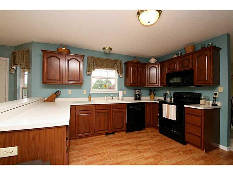 7921 Islay Road Indianapolis, IN 46217 - Photo 8 of 24 Gallery Image 8