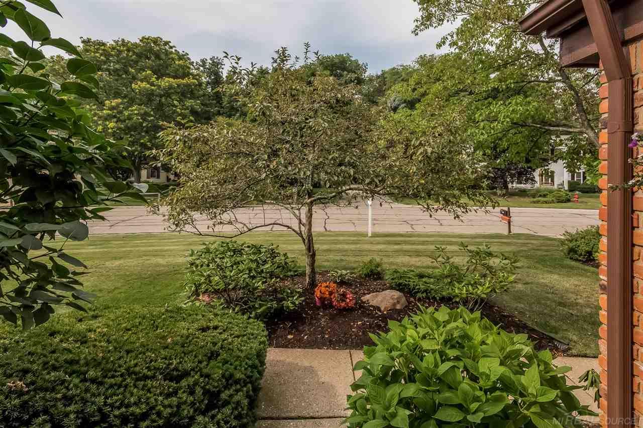 2300 North Fairview Lane Rochester Hills, MI 48306 - Photo 37 of 43