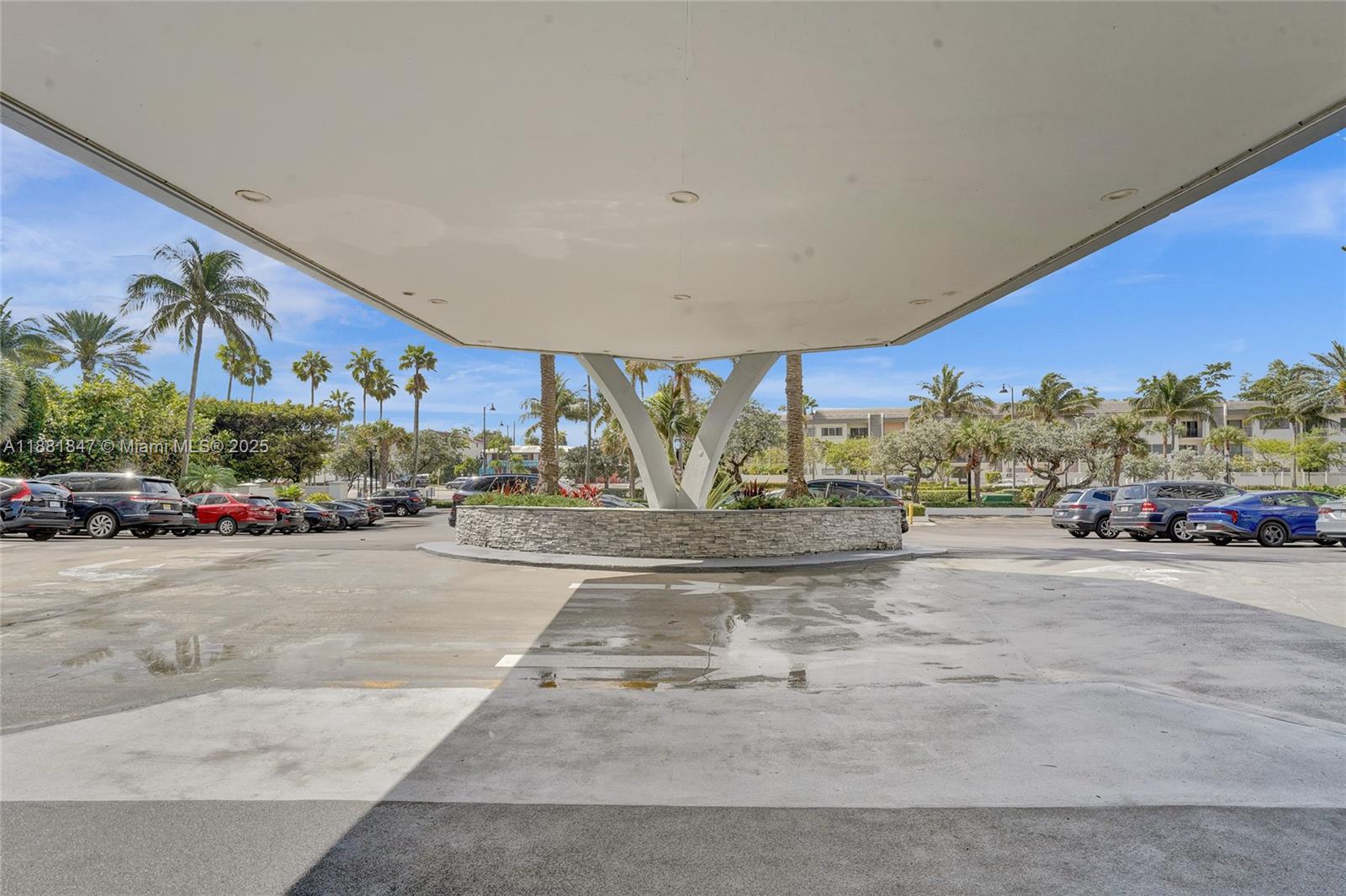 4250 Galt Ocean Drive, Unit 4P Fort Lauderdale, FL 33308 - Photo 20 of 29 a view of a building with a street