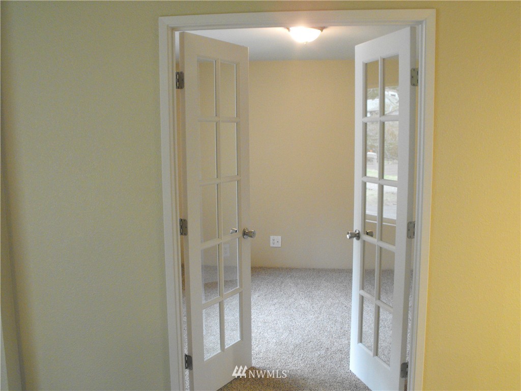 2015 Shamrock Road Northwest Bremerton, WA 98312 - Photo 16 of 23 Gallery Image 16