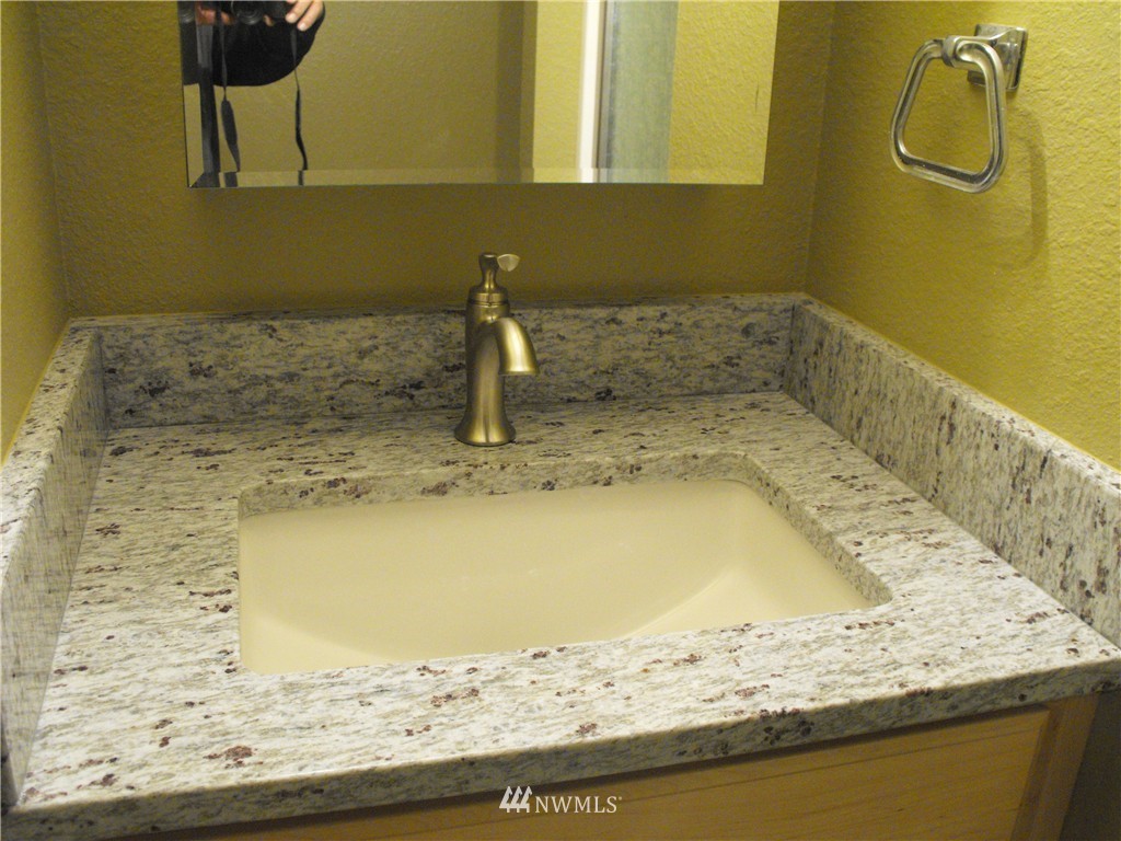 2015 Shamrock Road Northwest Bremerton, WA 98312 - Photo 17 of 23 Gallery Image 17