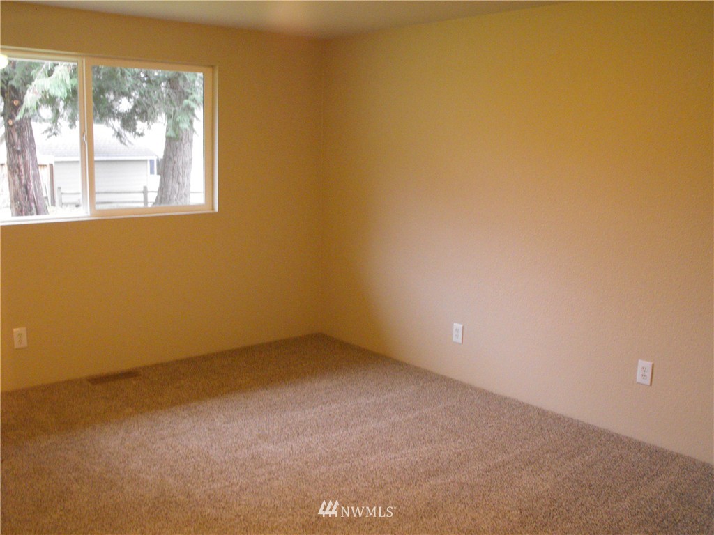 2015 Shamrock Road Northwest Bremerton, WA 98312 - Photo 19 of 23 Gallery Image 19