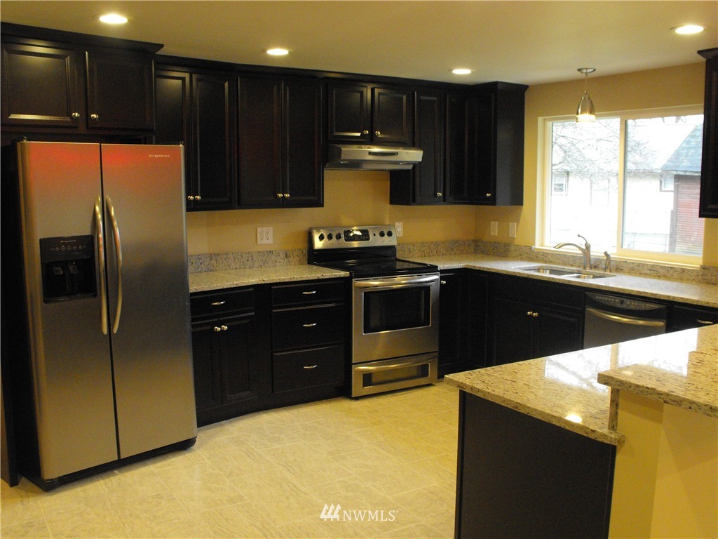 2015 Shamrock Road Northwest Bremerton, WA 98312 - Photo 6 of 23 Gallery Image 6