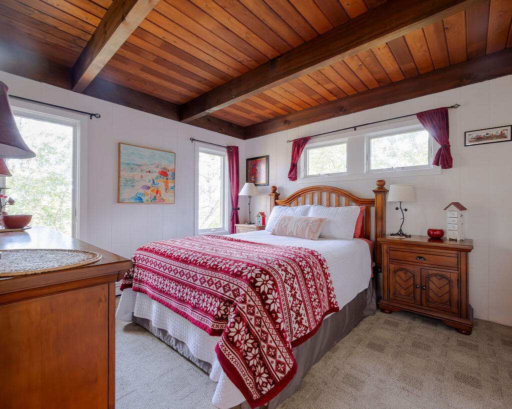 9 Kinnikinnick Road Truro, MA 02666 - Photo 16 of 38 MAIN FLOOR BEDROOM #2 (40)