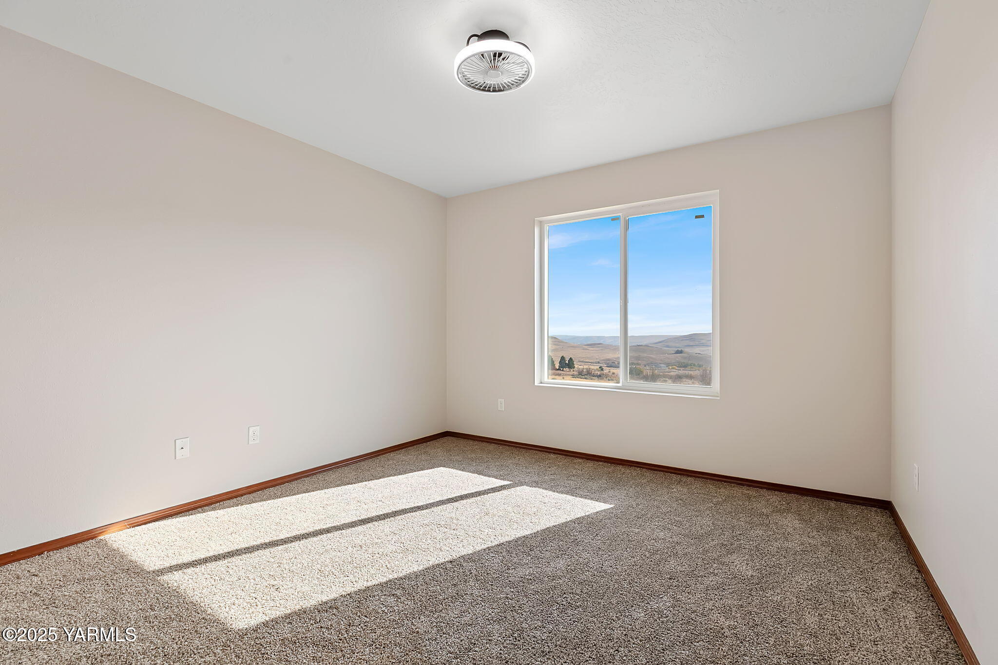 1101 Elk Ridge Lane Selah, WA 98942 - Photo 16 of 28 an empty room with a empty space and a window