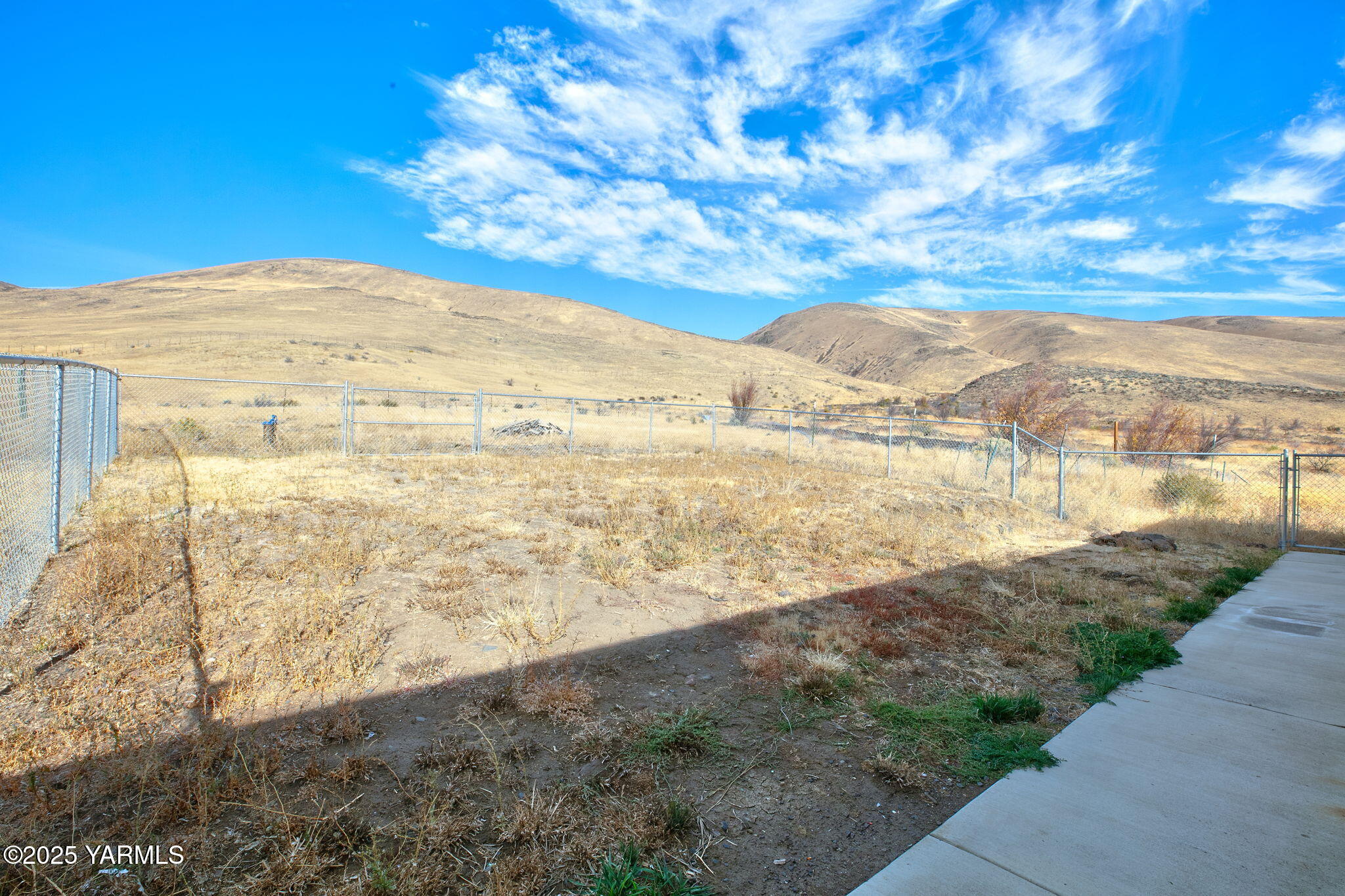 1101 Elk Ridge Lane Selah, WA 98942 - Photo 23 of 28 a view of lake view and mountain