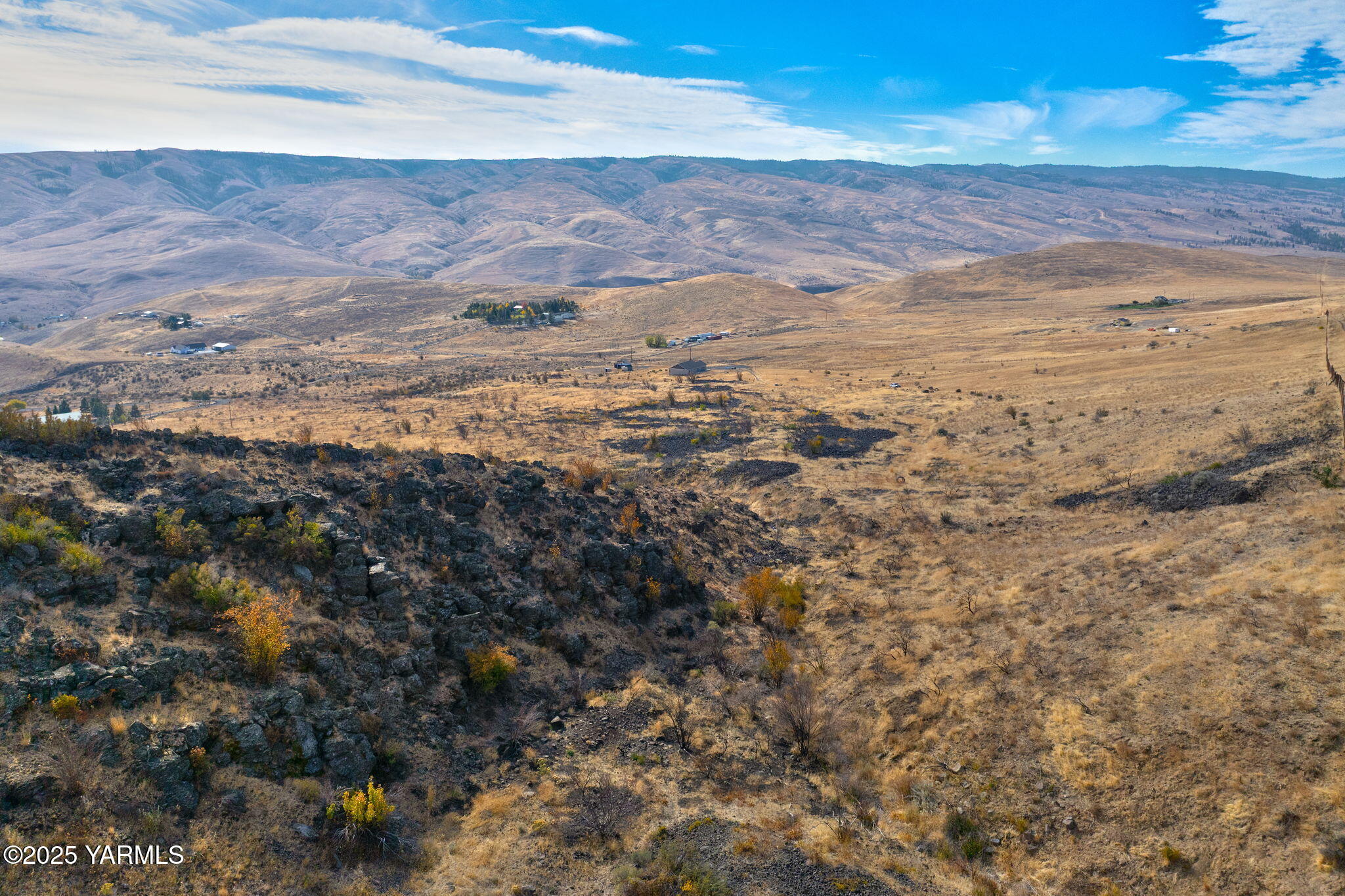 1101 Elk Ridge Lane Selah, WA 98942 - Photo 24 of 28 a view of city and ocean