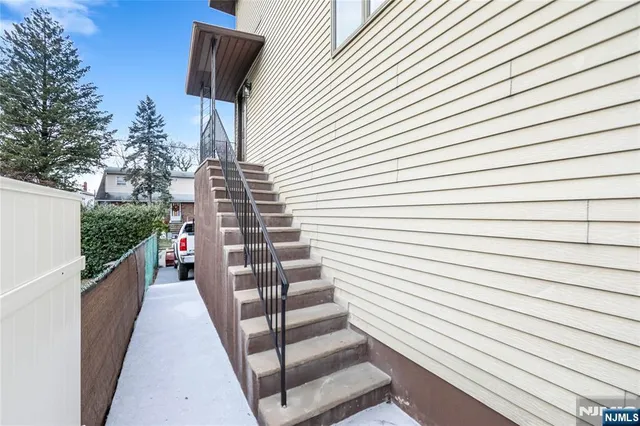 a view of a pathway with a house