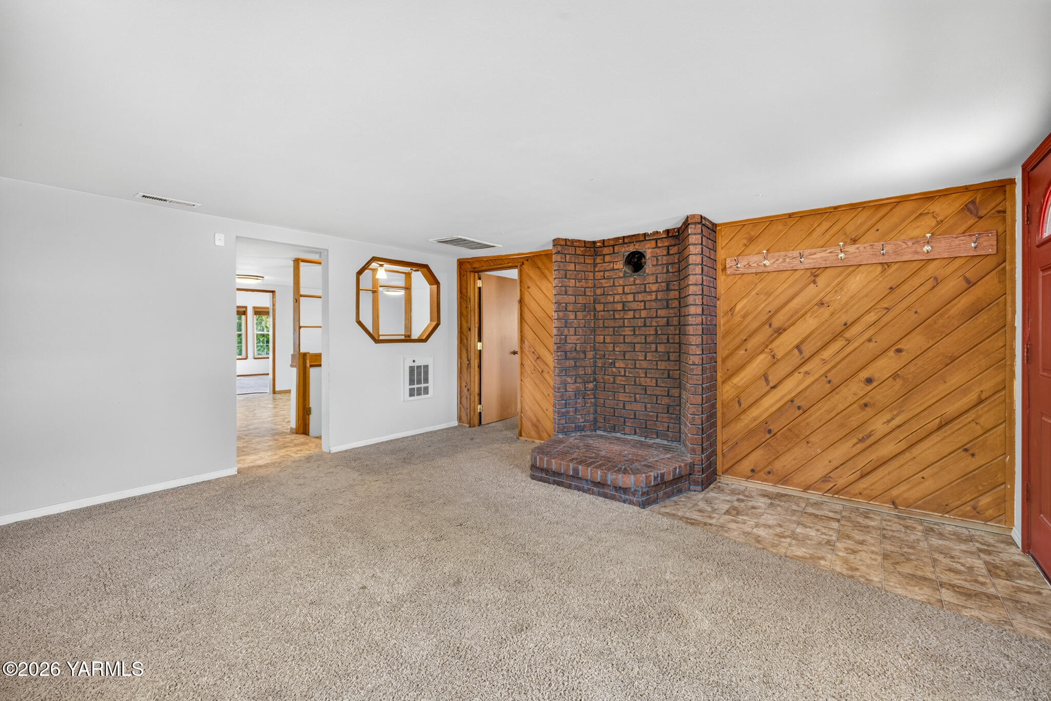2281 Gurley Road Granger, WA 98932 - Photo 12 of 41 12 Front Living Room