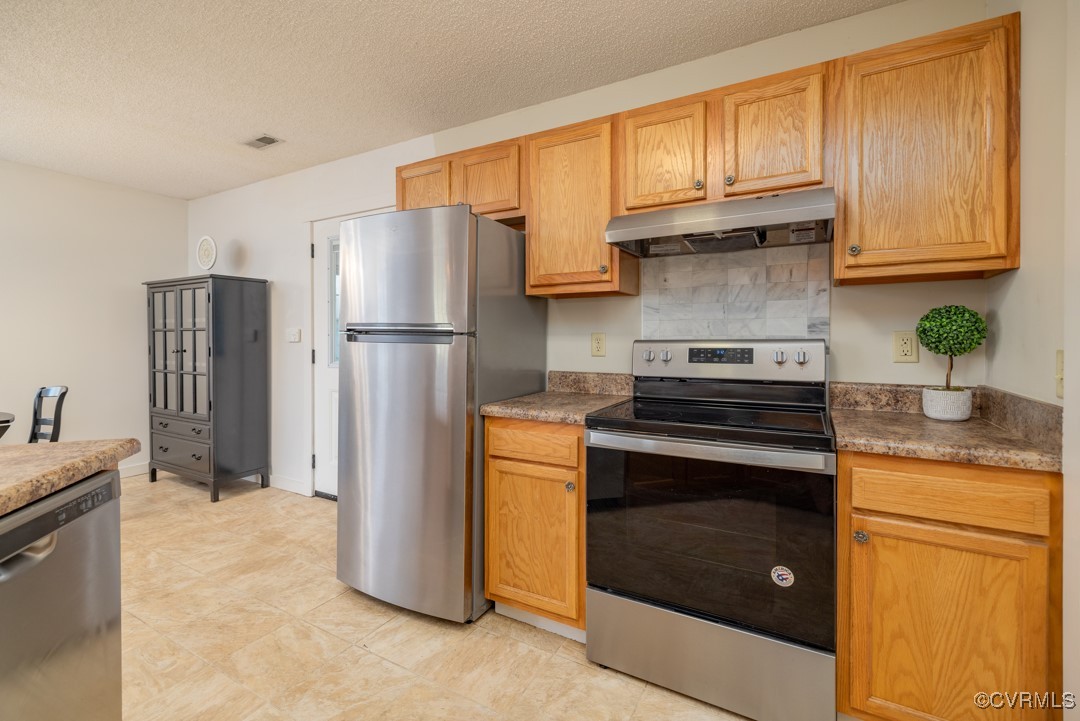 96 Horseshoe Road Jarratt, VA 23867 - Photo 10 of 36 Kitchen with a textured ceiling, appliances with s