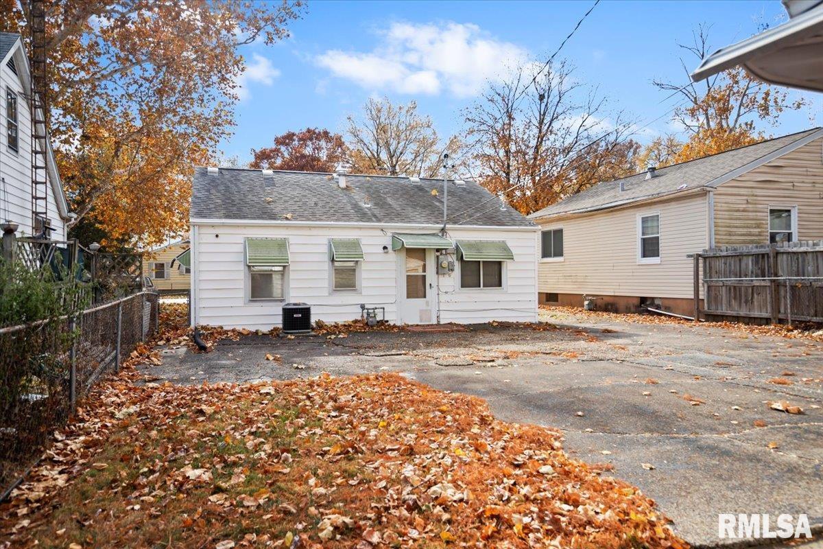 2373 East Keys Avenue Springfield, IL 62702 - Photo 7 of 16