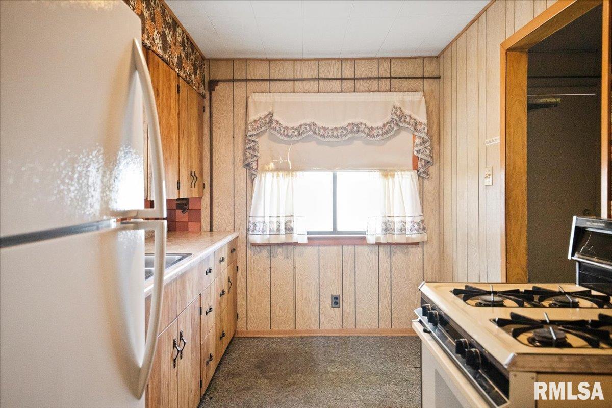 2373 East Keys Avenue Springfield, IL 62702 - Photo 8 of 16