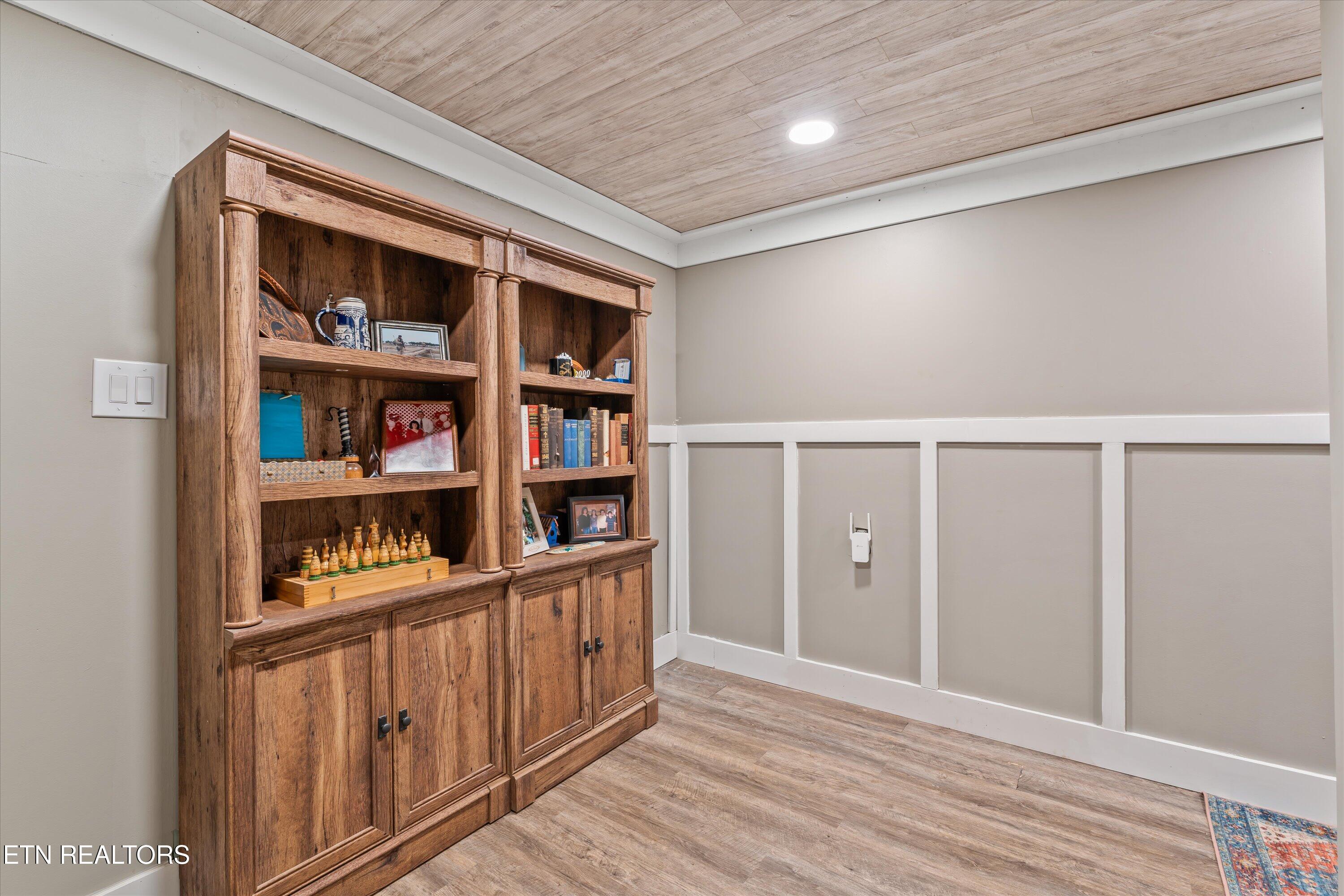 6239 North Trigonia Road Greenback, TN 37742 - Photo 34 of 50 Sliding Bookcases to Study