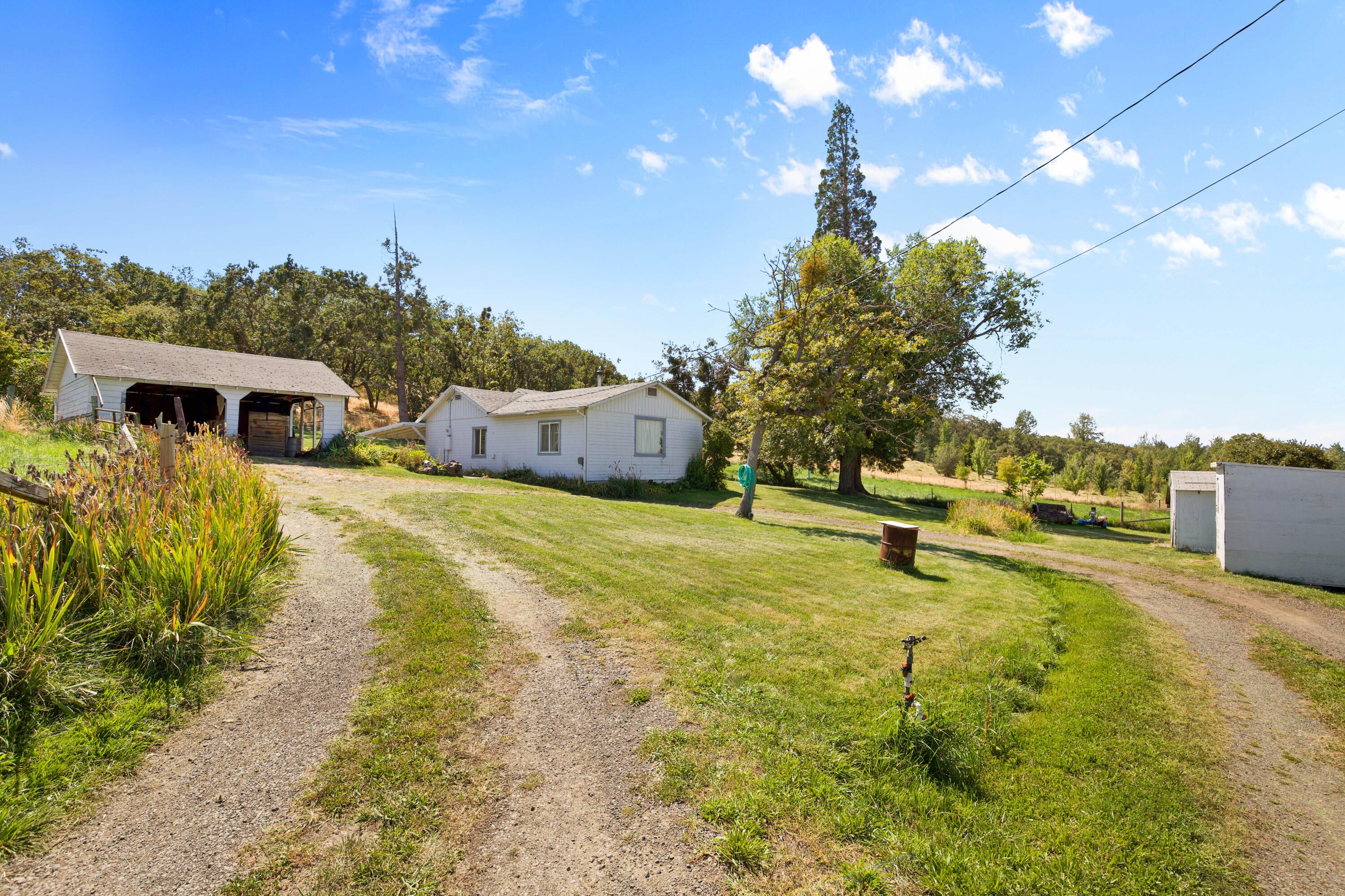 4090 Payne Road Medford, OR 97504 - Photo 2 of 33 CU9A6251