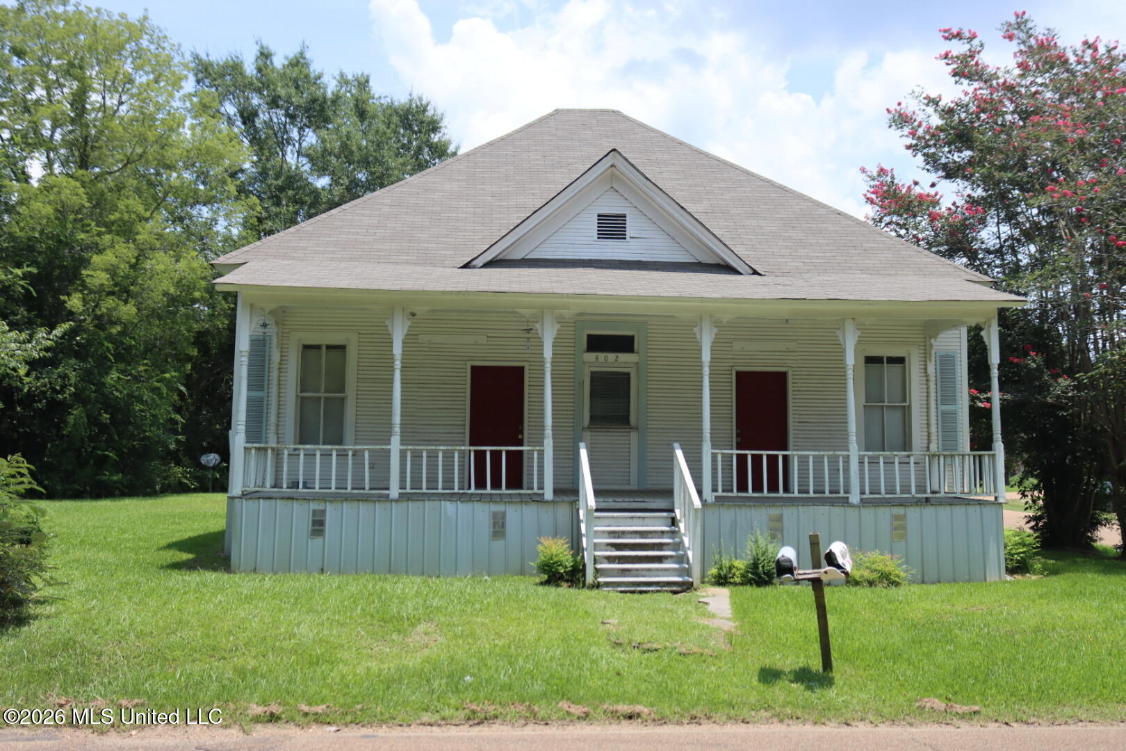802 Union Street Brookhaven, MS 39601 - Photo 1 of 36 IMG_9934 2