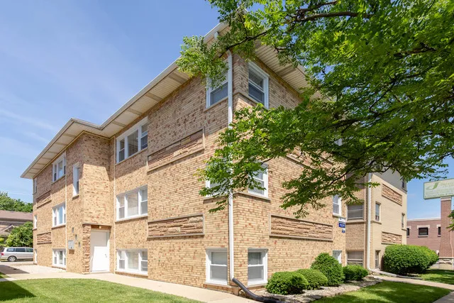 $1,700 | 4916 North Harlem Avenue, Unit 3, Harwood Heights, IL 60706