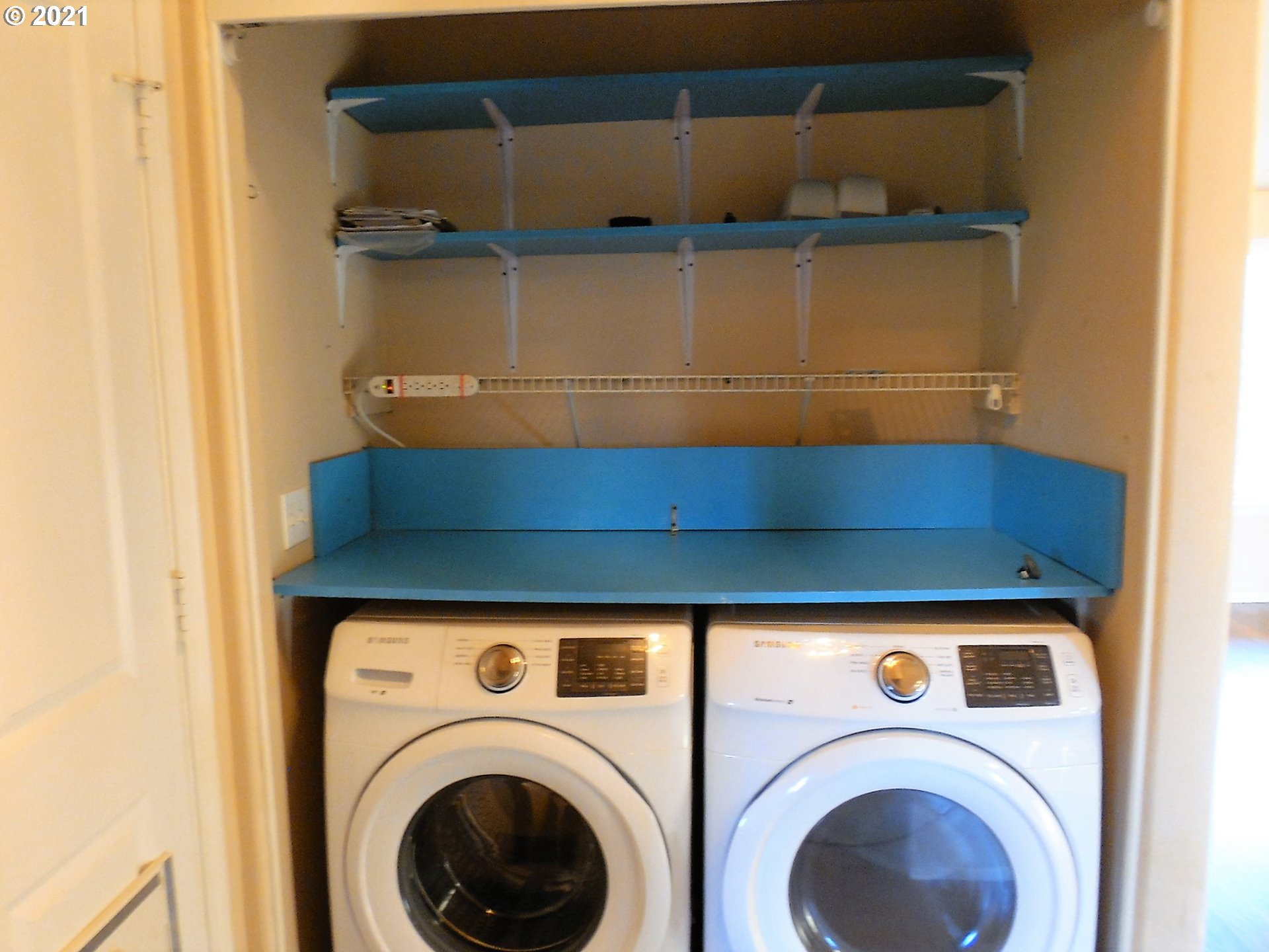 185 Lebleu Lane Winston, OR 97496 - Photo 16 of 23 a view of washer and dryer