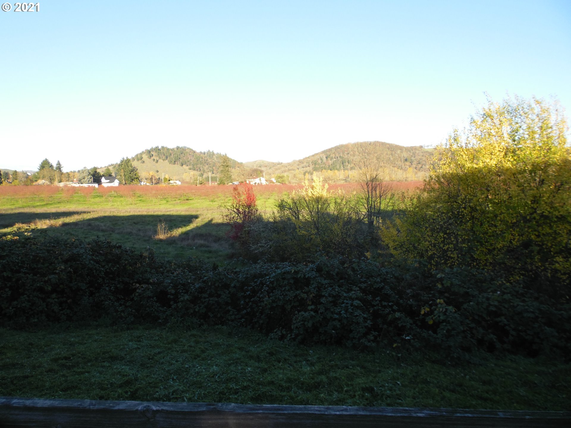 185 Lebleu Lane Winston, OR 97496 - Photo 17 of 23 a view of lake and mountain
