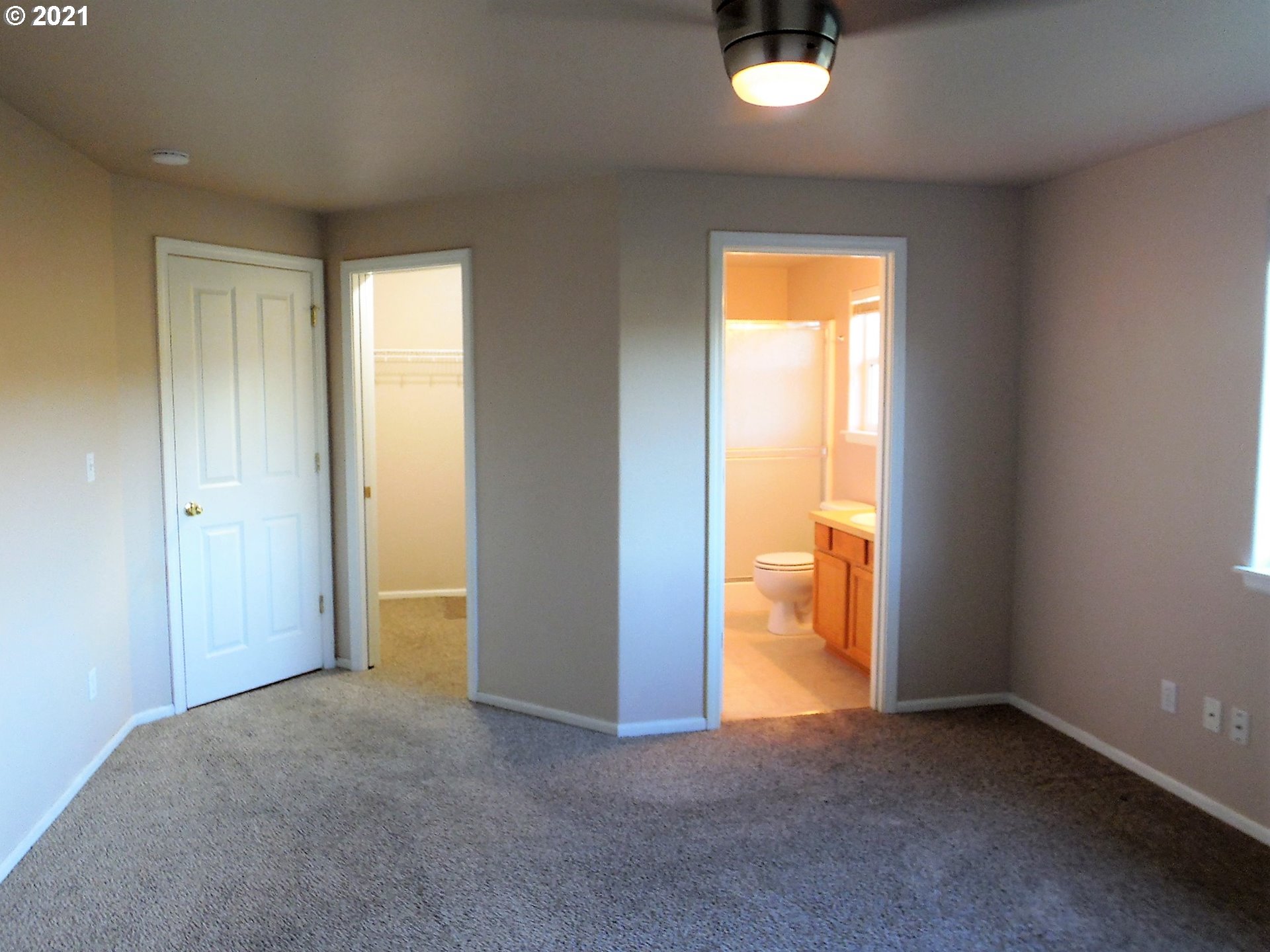 185 Lebleu Lane Winston, OR 97496 - Photo 8 of 23 an empty room that has a window