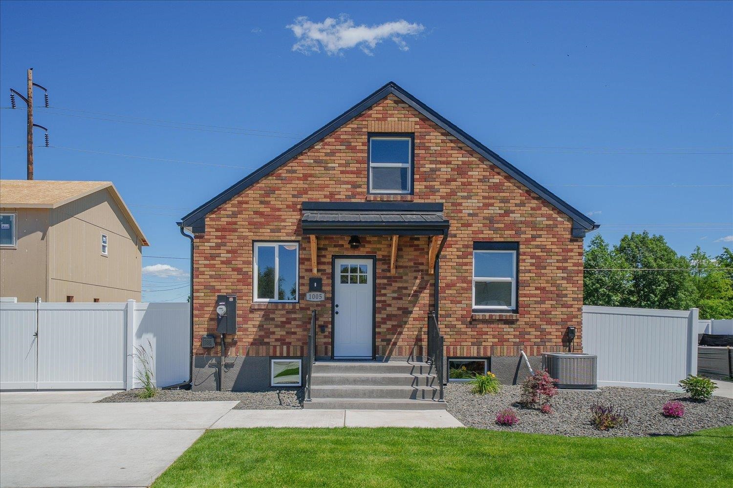 1005 South Century Road Spokane Valley, WA 99037 - Photo 2 of 44