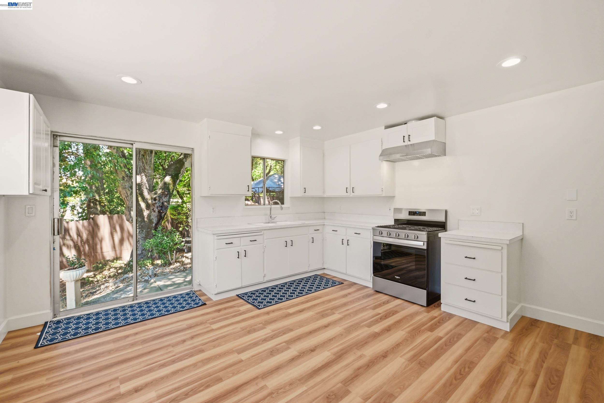 10160 Crow Canyon Road Castro Valley, CA 94552 - Photo 5 of 39