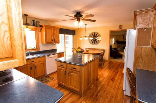 6353 Kings Pointe Road Grand Blanc, MI 48439 - Photo 7 of 30 21137841-6.JPG