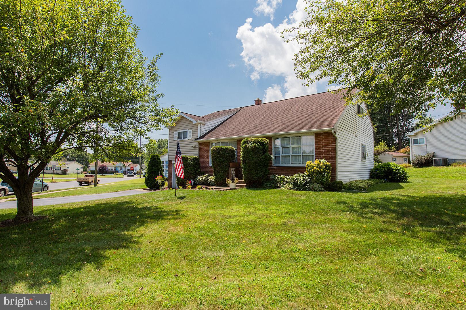 2710 Chapel Road Lancaster, PA 17603 - Photo 5 of 56 Large shade trees