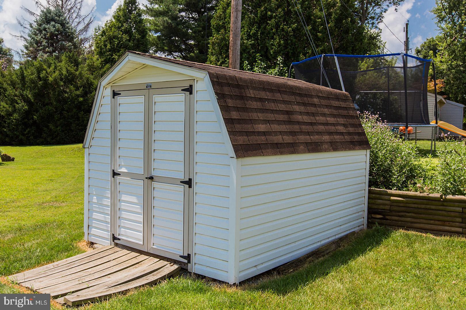2710 Chapel Road Lancaster, PA 17603 - Photo 50 of 56 Shed in Back Stays