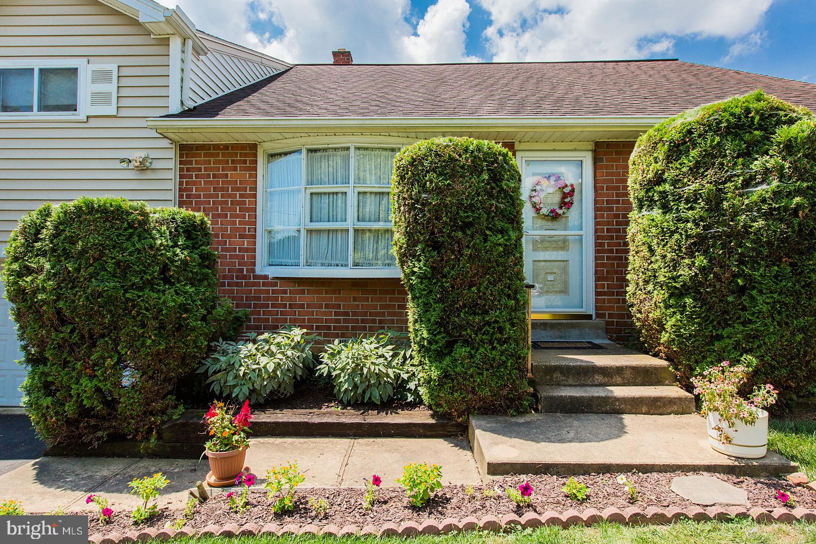 2710 Chapel Road Lancaster, PA 17603 - Photo 6 of 56 Mature landscaping