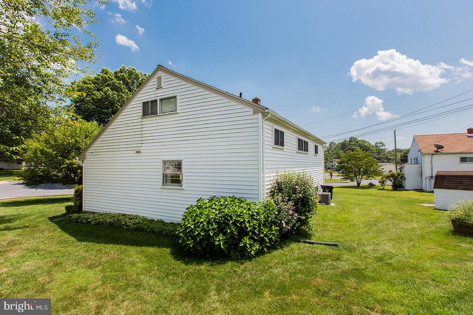 2710 Chapel Road Lancaster, PA 17603 - Photo 52 of 56 Right side of yard
