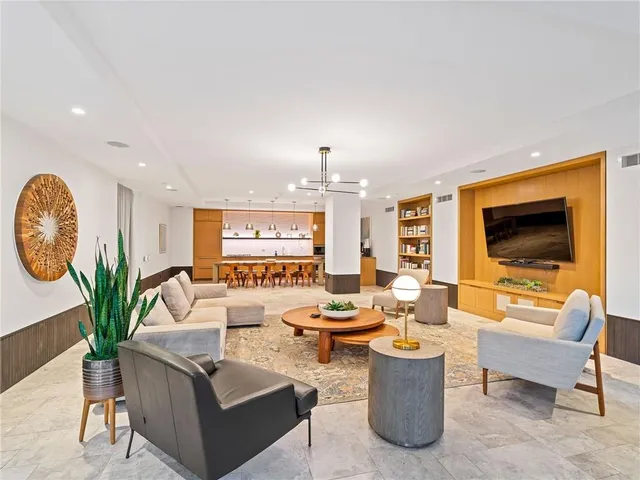 $824,000 | 1001 Julia Street, Unit 9B, New Orleans, LA 70113