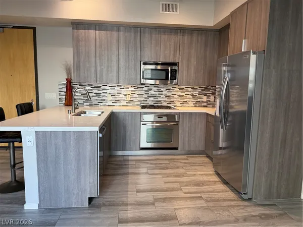 $2,300 | 353 East Bonneville Avenue, Unit 639, Las Vegas, NV 89101