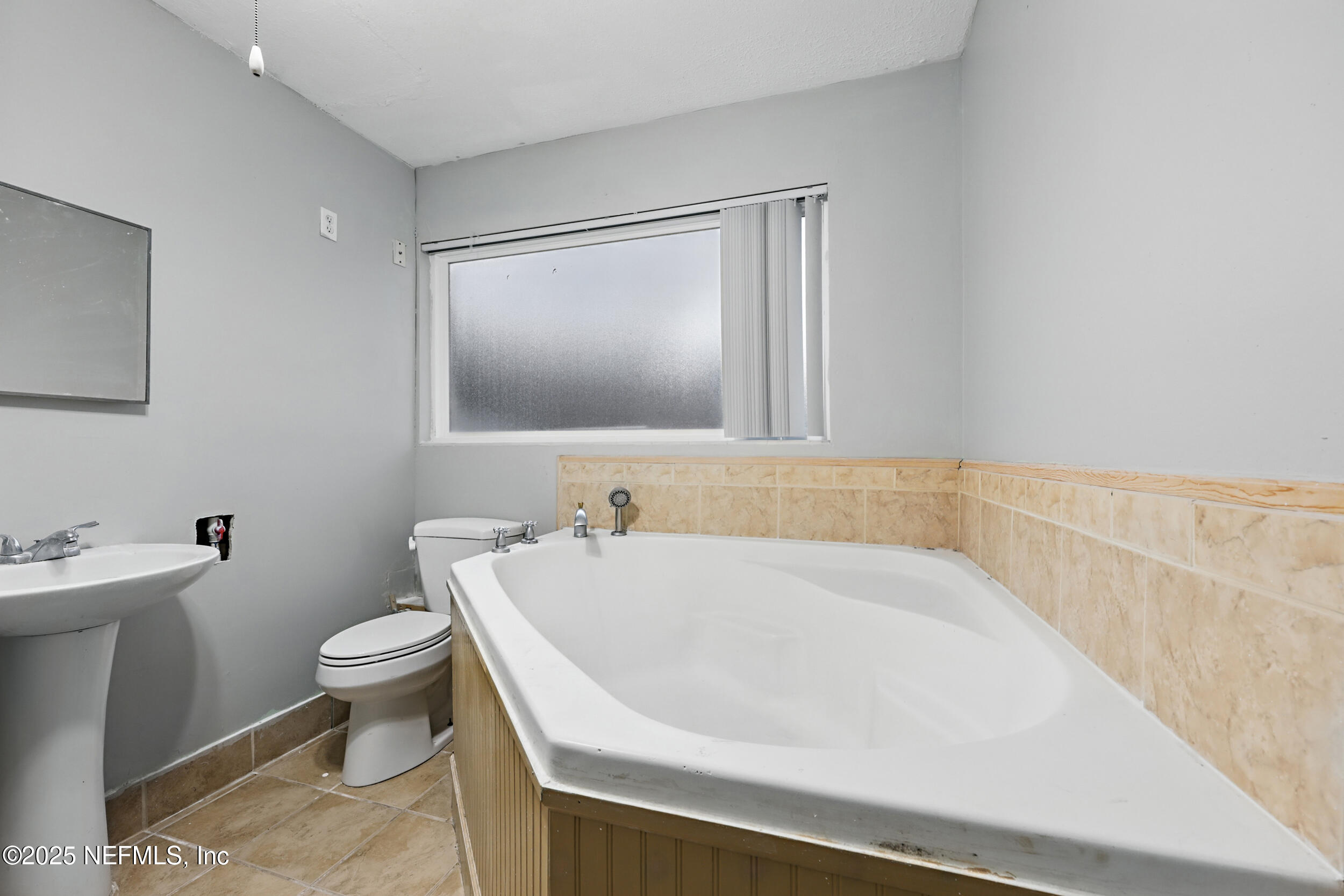 1651 Lindsey Road Jacksonville, FL 32221 - Photo 6 of 17 LINDSEY MASTER BATH