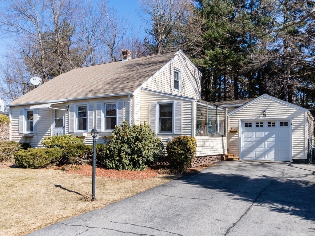 12 Stoneleigh Road Holden, MA 01520 - Photo 1 of 33 Gallery Image 1