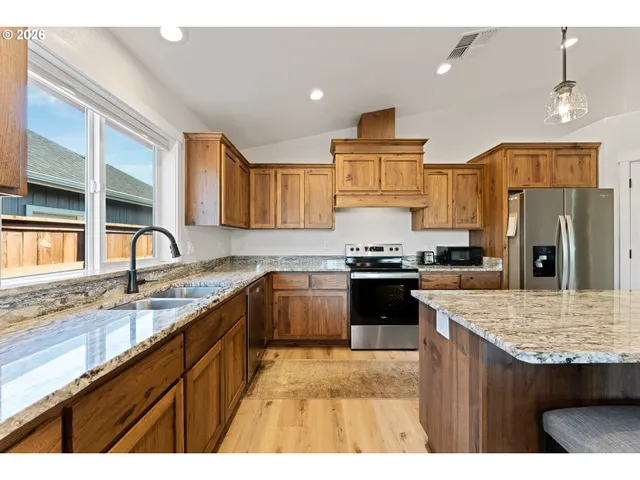 $465,000 | 1876 Southwest Mistybrook Drive, Grants Pass, OR 97527