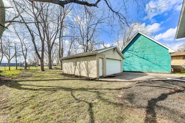 $215,000 | 534 North May Street, Aurora, IL 60506