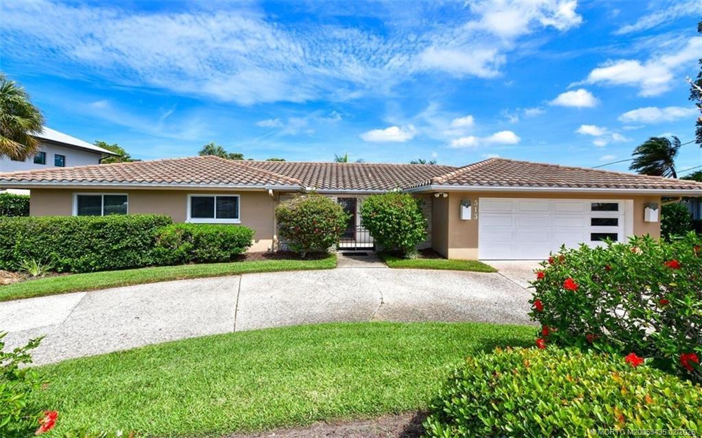 513 Gunwale Lane Longboat Key, FL 34228 - Photo 2 of 61 front view of house with a yard
