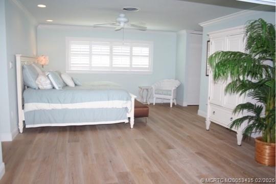 513 Gunwale Lane Longboat Key, FL 34228 - Photo 23 of 61 a spacious bathroom with a bathtub and a potted plant